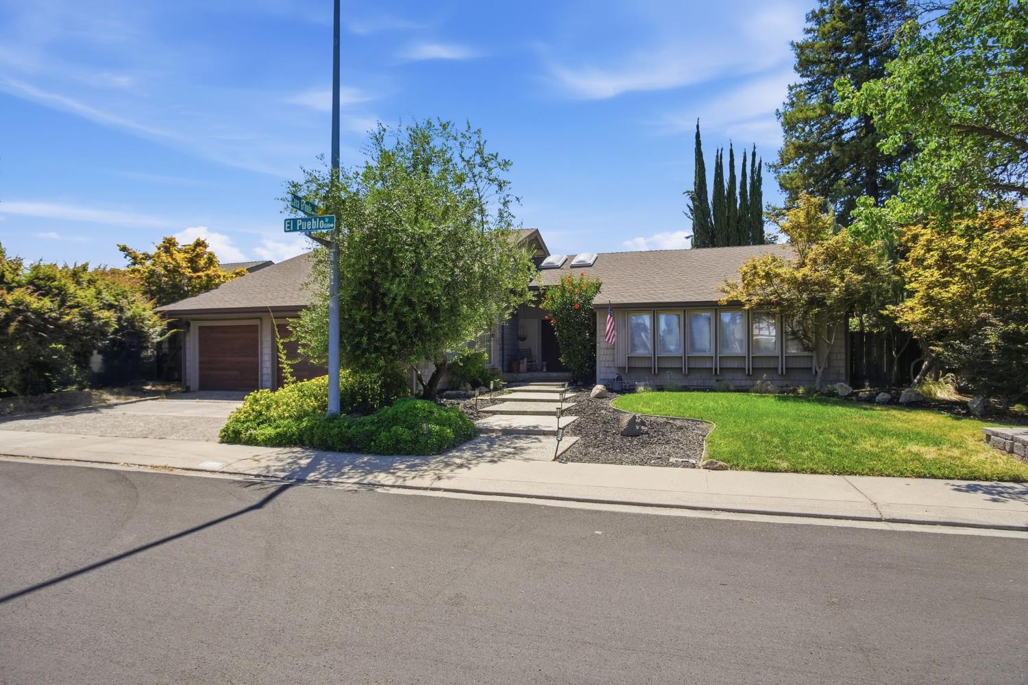 1421 El Pueblo Dr, Modesto, CA 95355