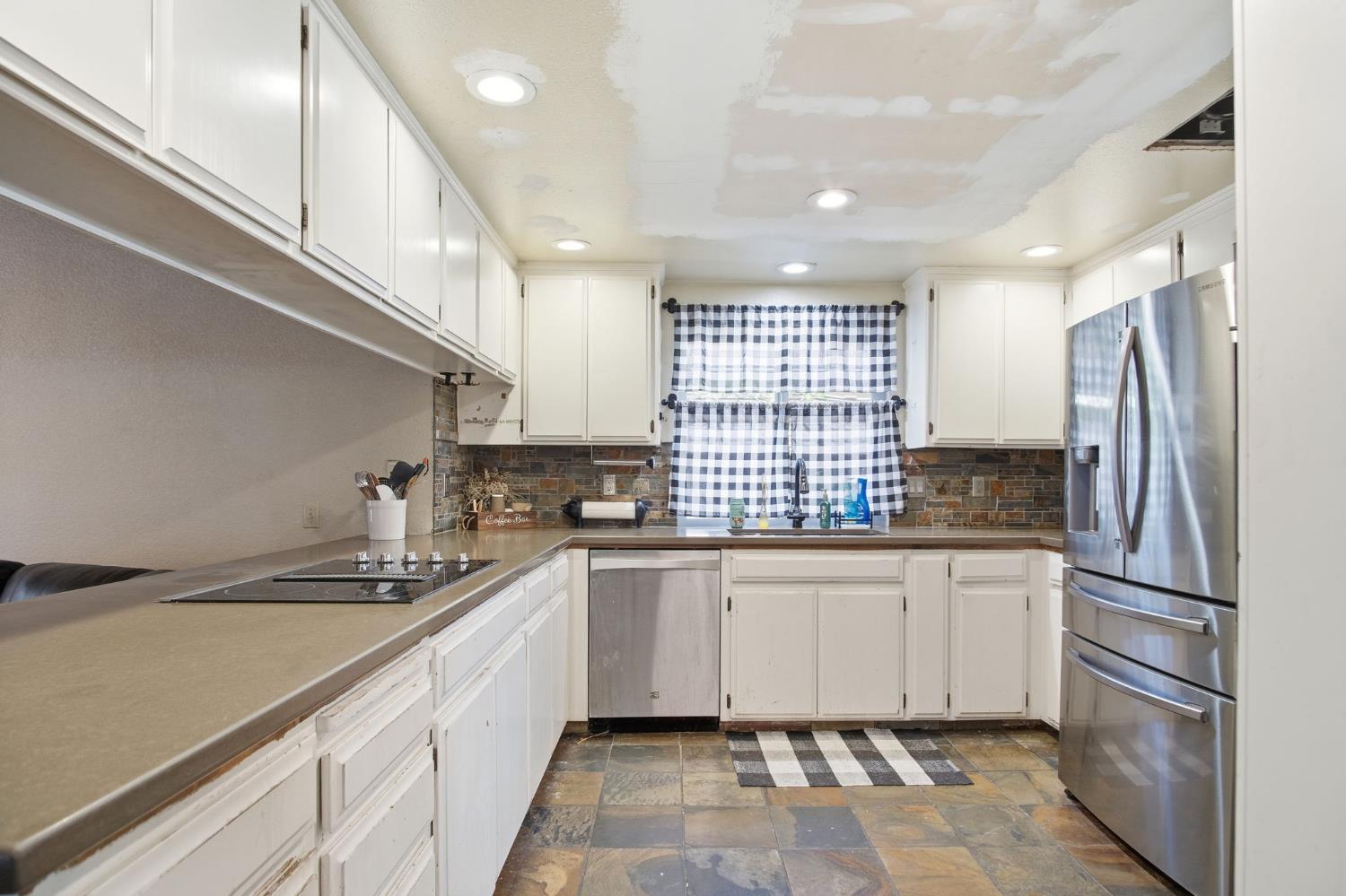 1421 El Pueblo Dr, Modesto, CA 95355