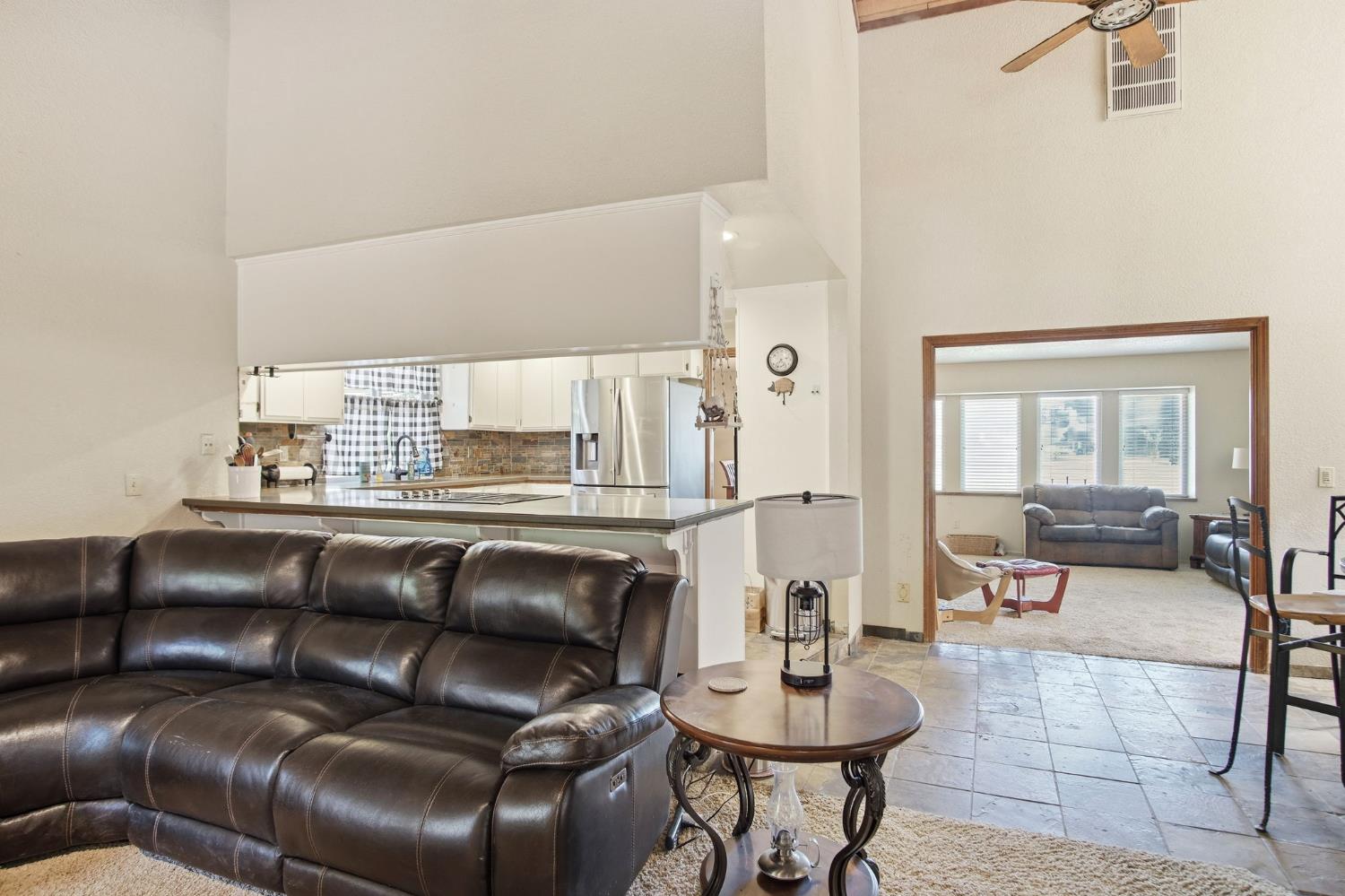 1421 El Pueblo Dr, Modesto, CA 95355