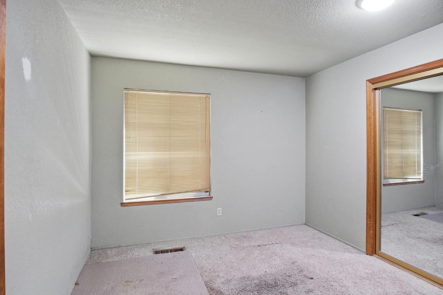 1421 El Pueblo Dr, Modesto, CA 95355