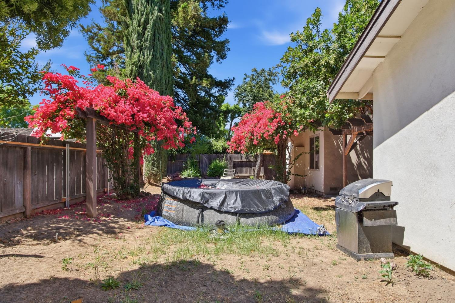 1421 El Pueblo Dr, Modesto, CA 95355