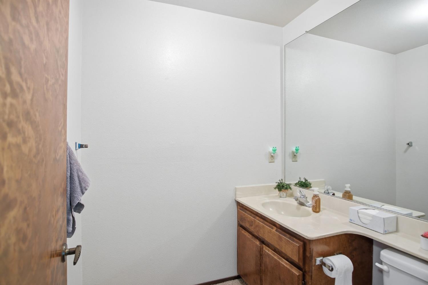 1421 El Pueblo Dr, Modesto, CA 95355