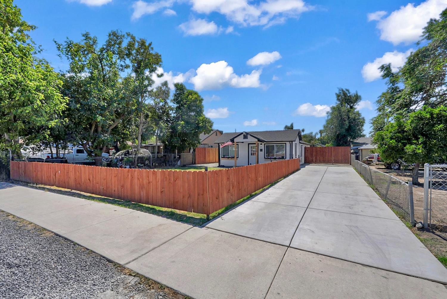 413 Empire Ave, Modesto, CA 95354
