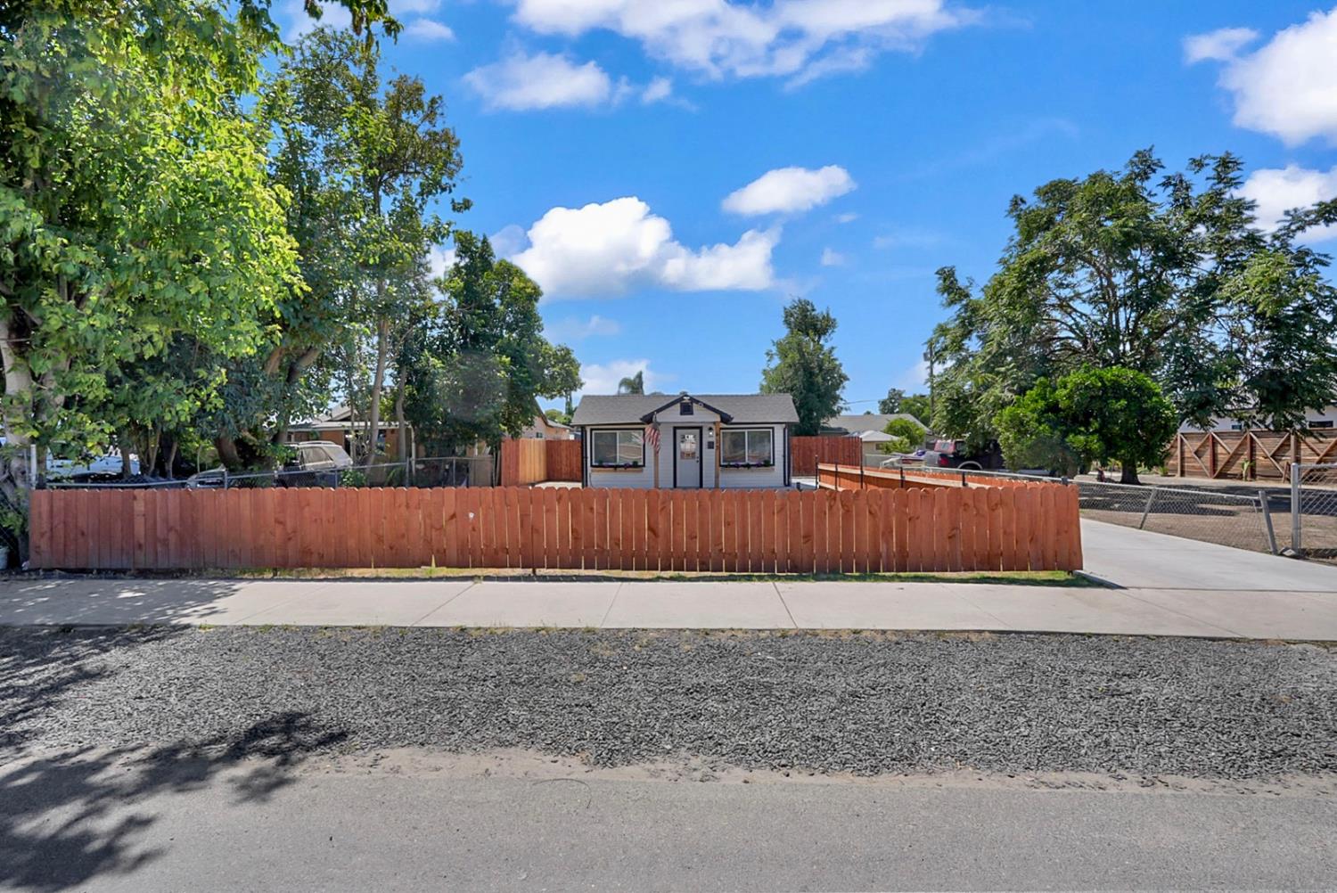 413 Empire Ave, Modesto, CA 95354