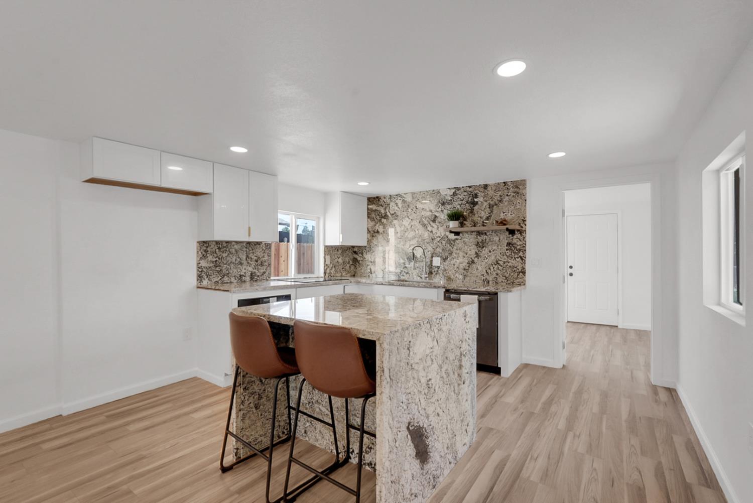 413 Empire Ave, Modesto, CA 95354