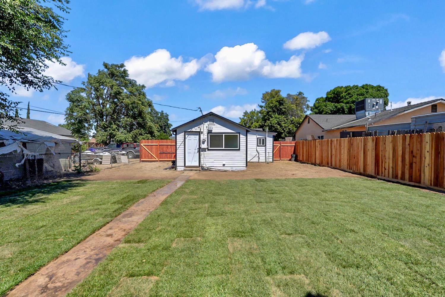 413 Empire Ave, Modesto, CA 95354