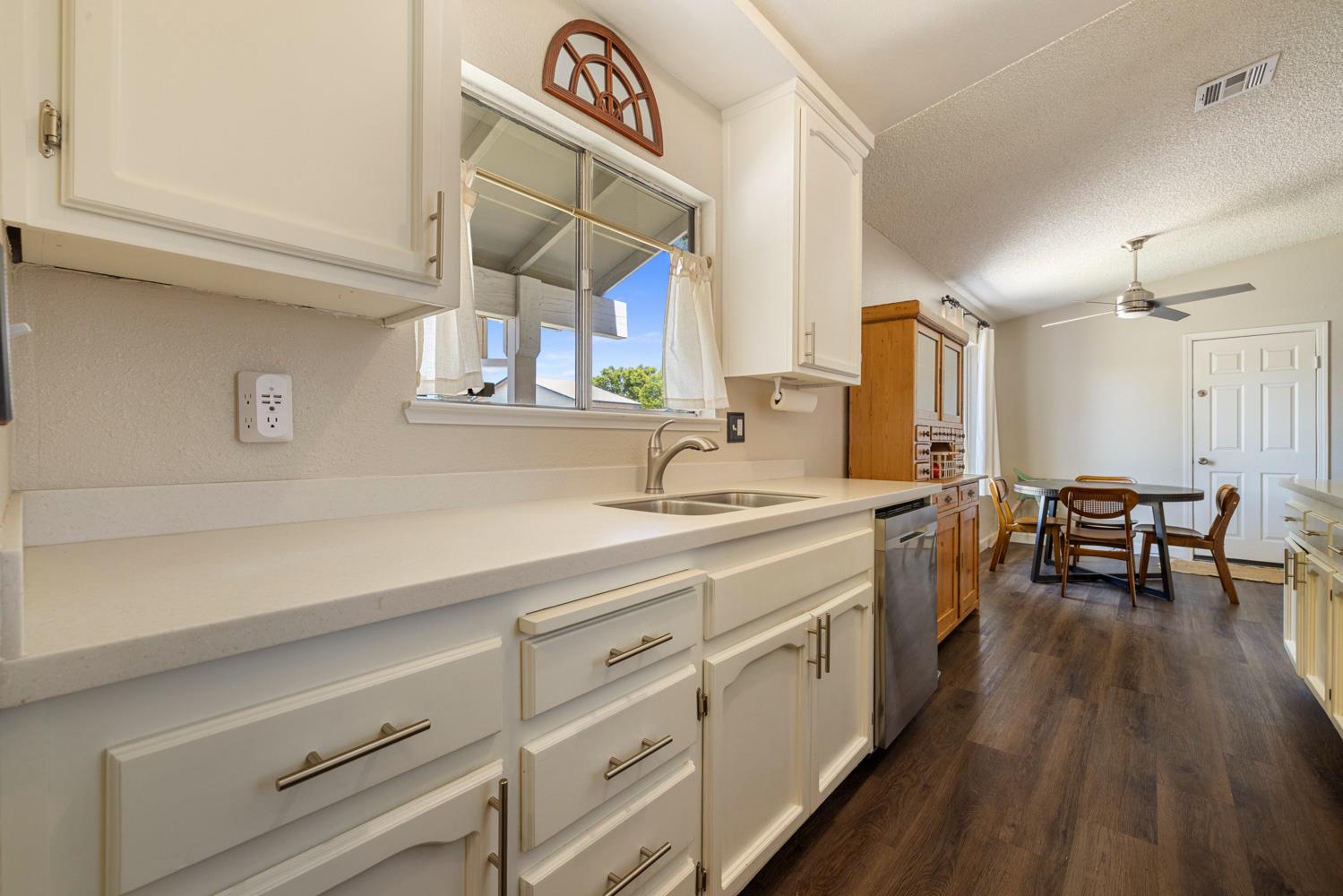 1106 Monte Cristo Ave, Modesto, CA 95350