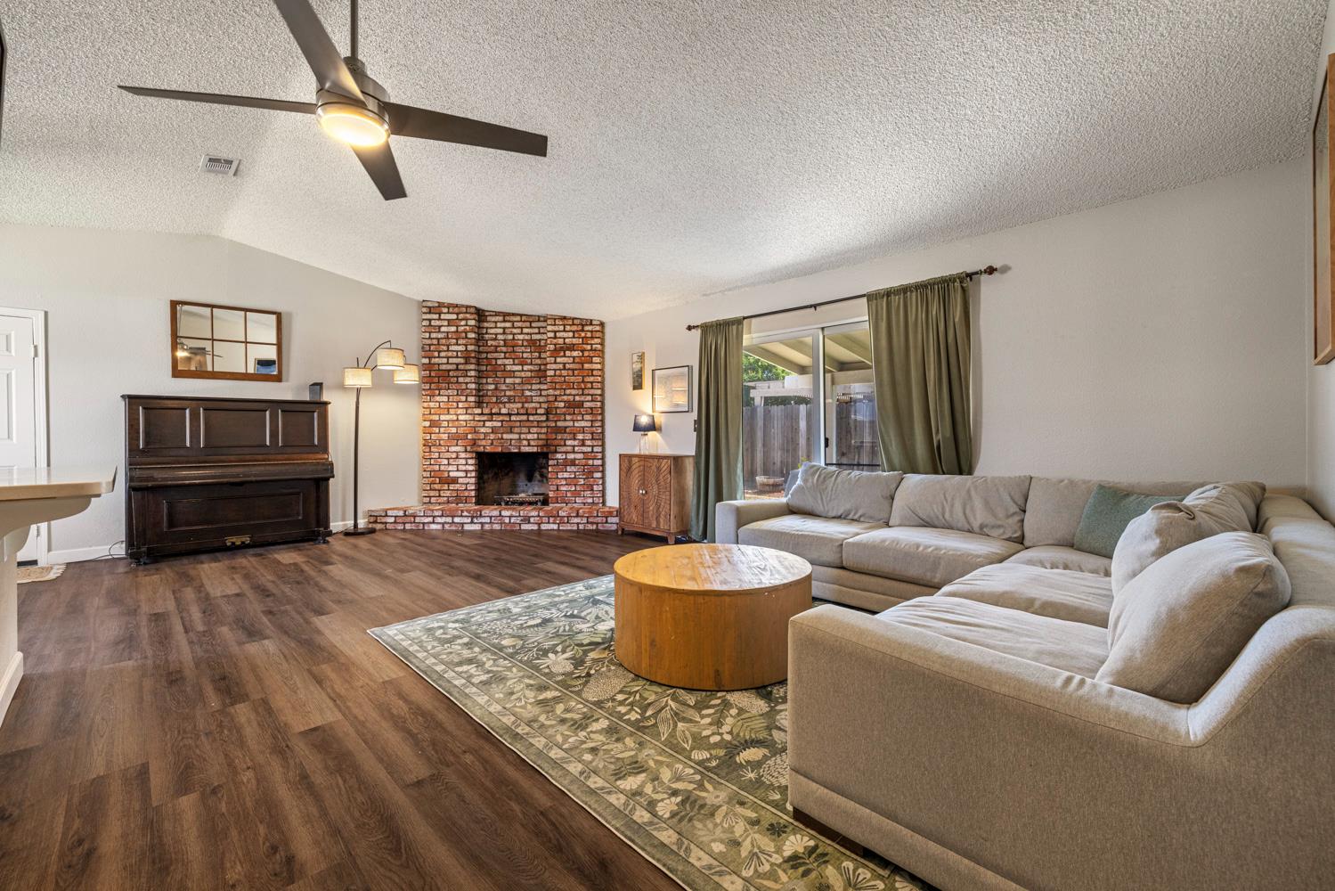 1106 Monte Cristo Ave, Modesto, CA 95350
