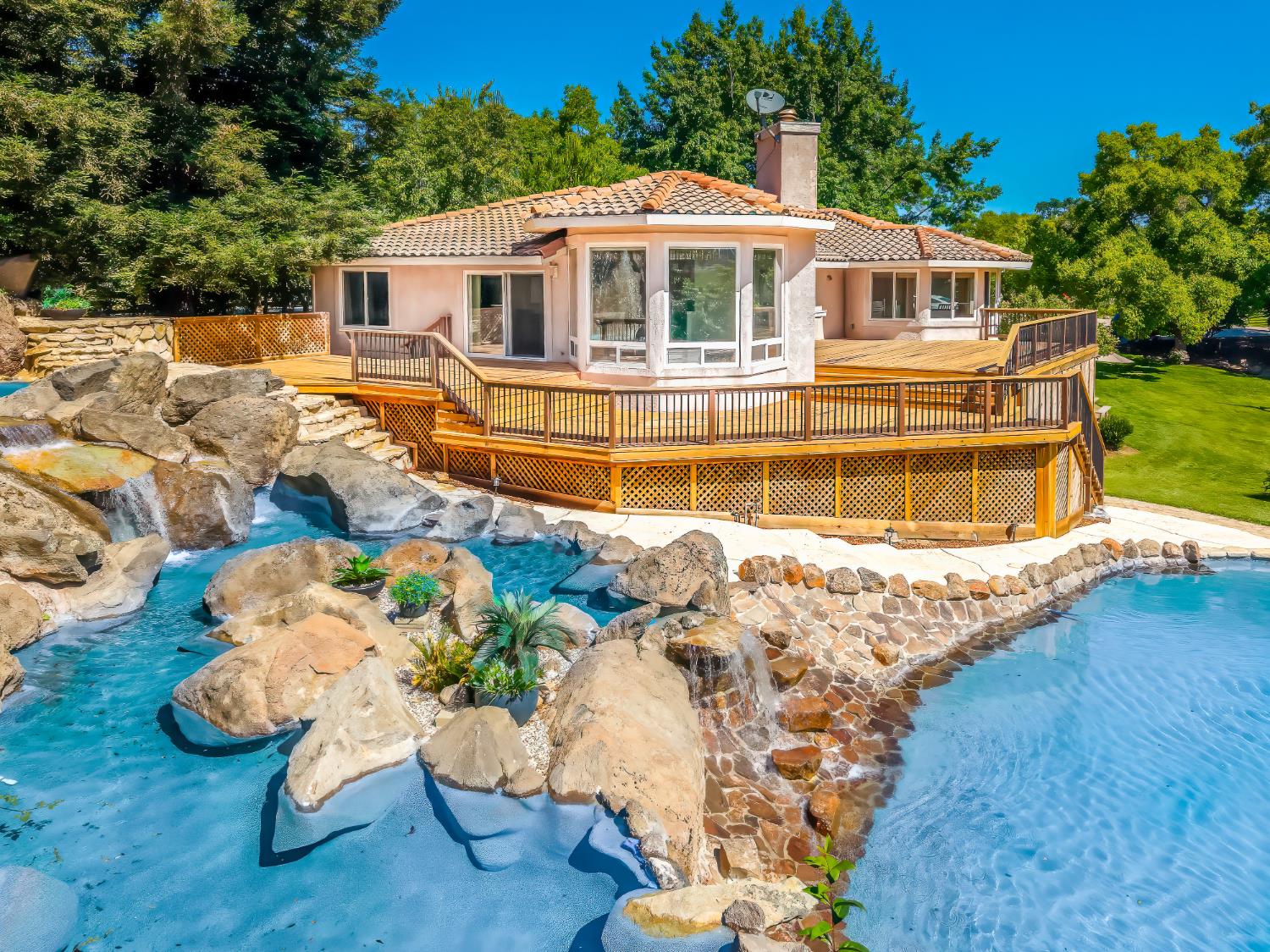 8918 Oak View Dr, Oakdale, CA 95361