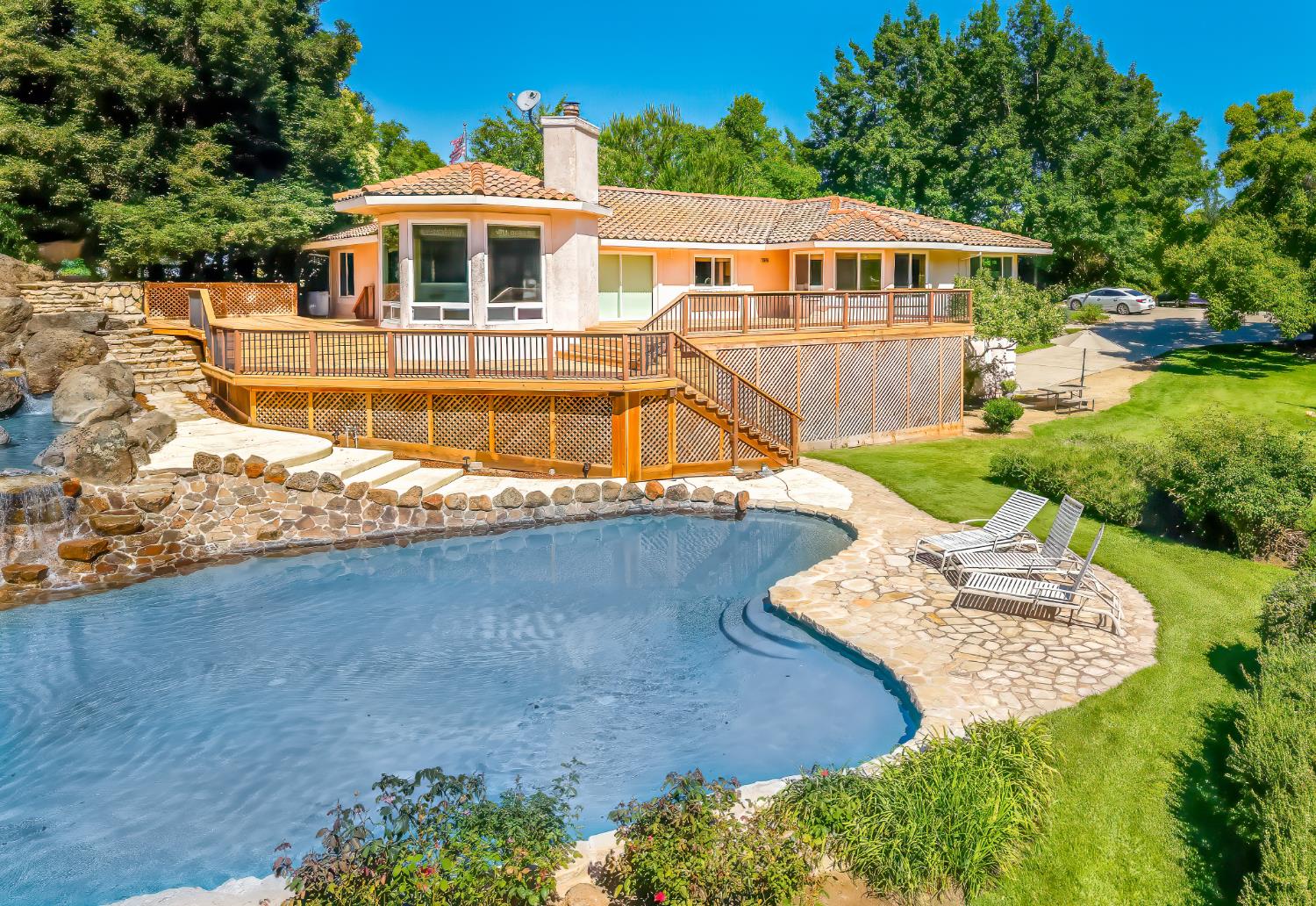 8918 Oak View Dr, Oakdale, CA 95361