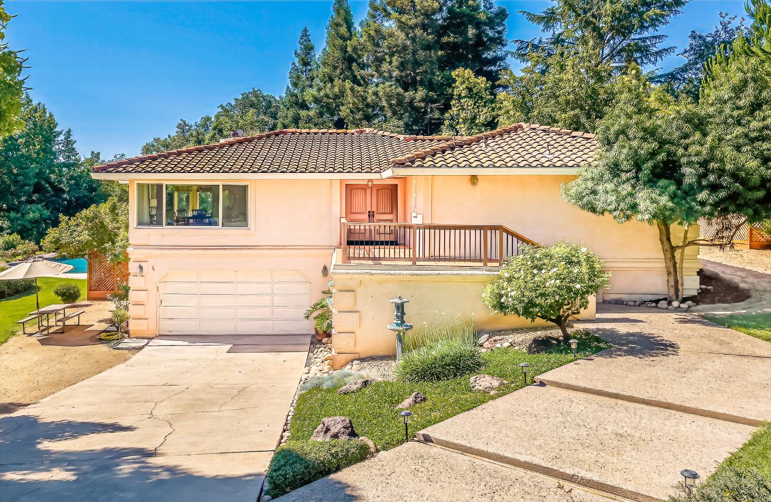 8918 Oak View Dr, Oakdale, CA 95361