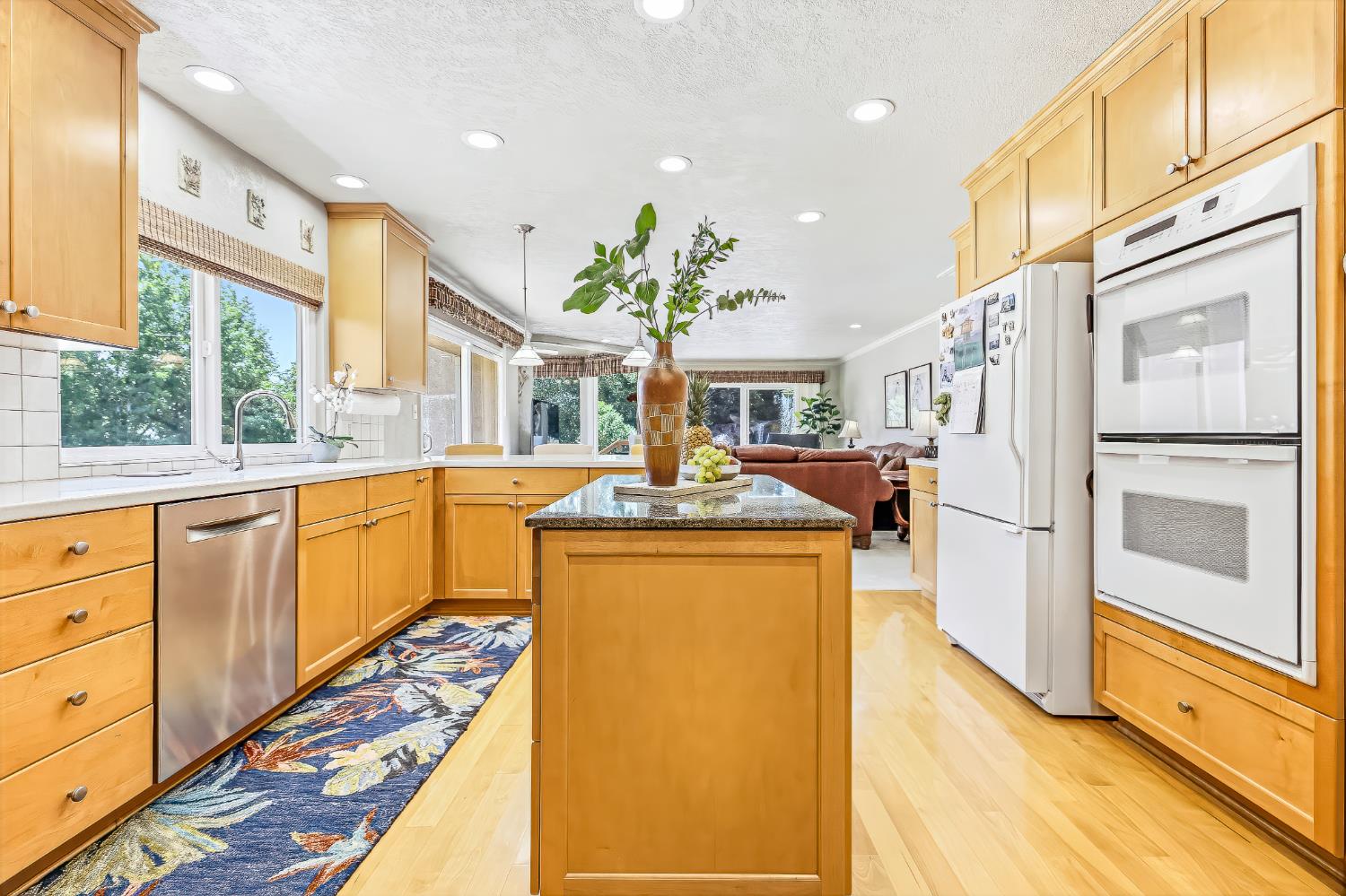 8918 Oak View Dr, Oakdale, CA 95361