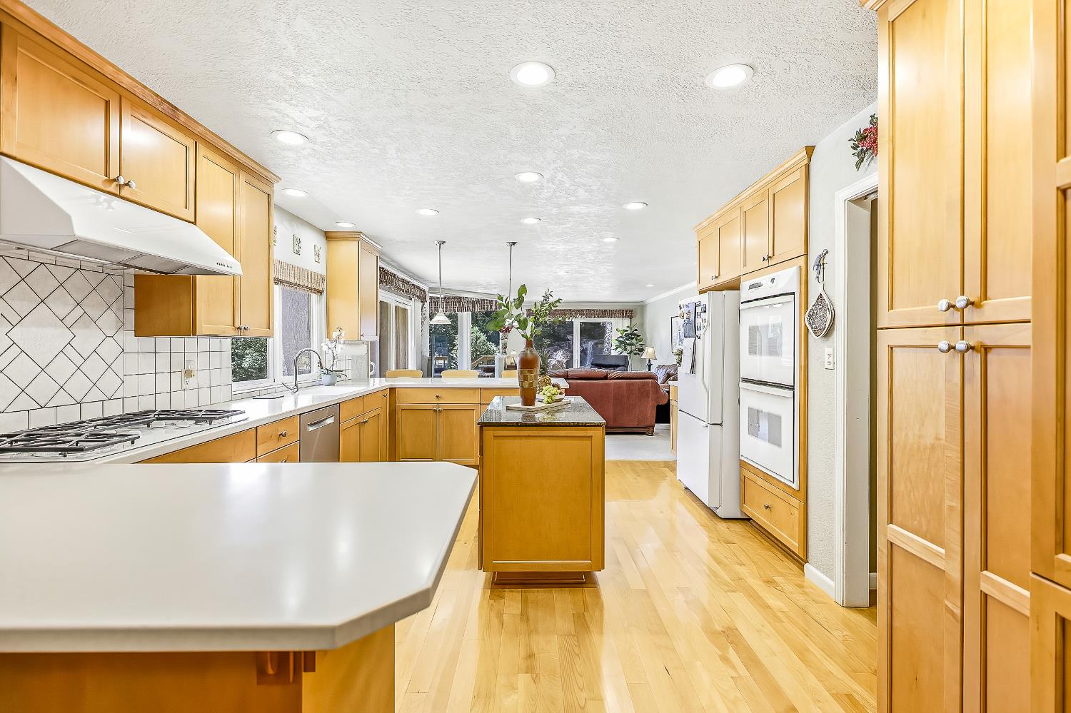 8918 Oak View Dr, Oakdale, CA 95361