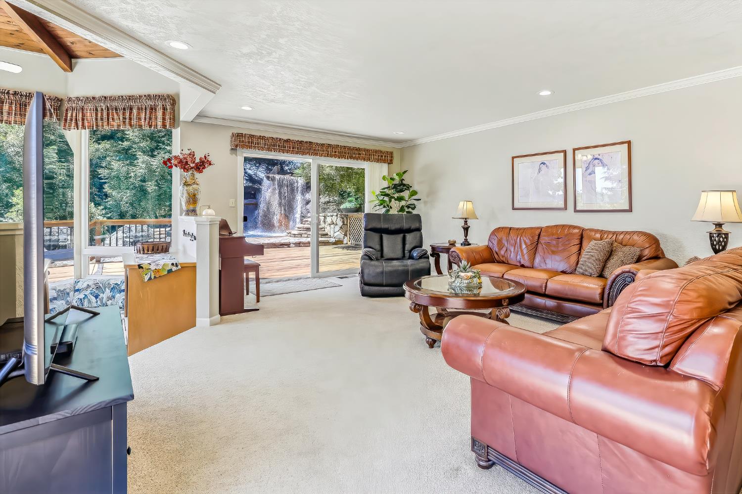 8918 Oak View Dr, Oakdale, CA 95361