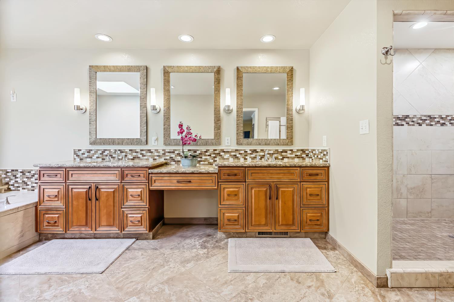 8918 Oak View Dr, Oakdale, CA 95361