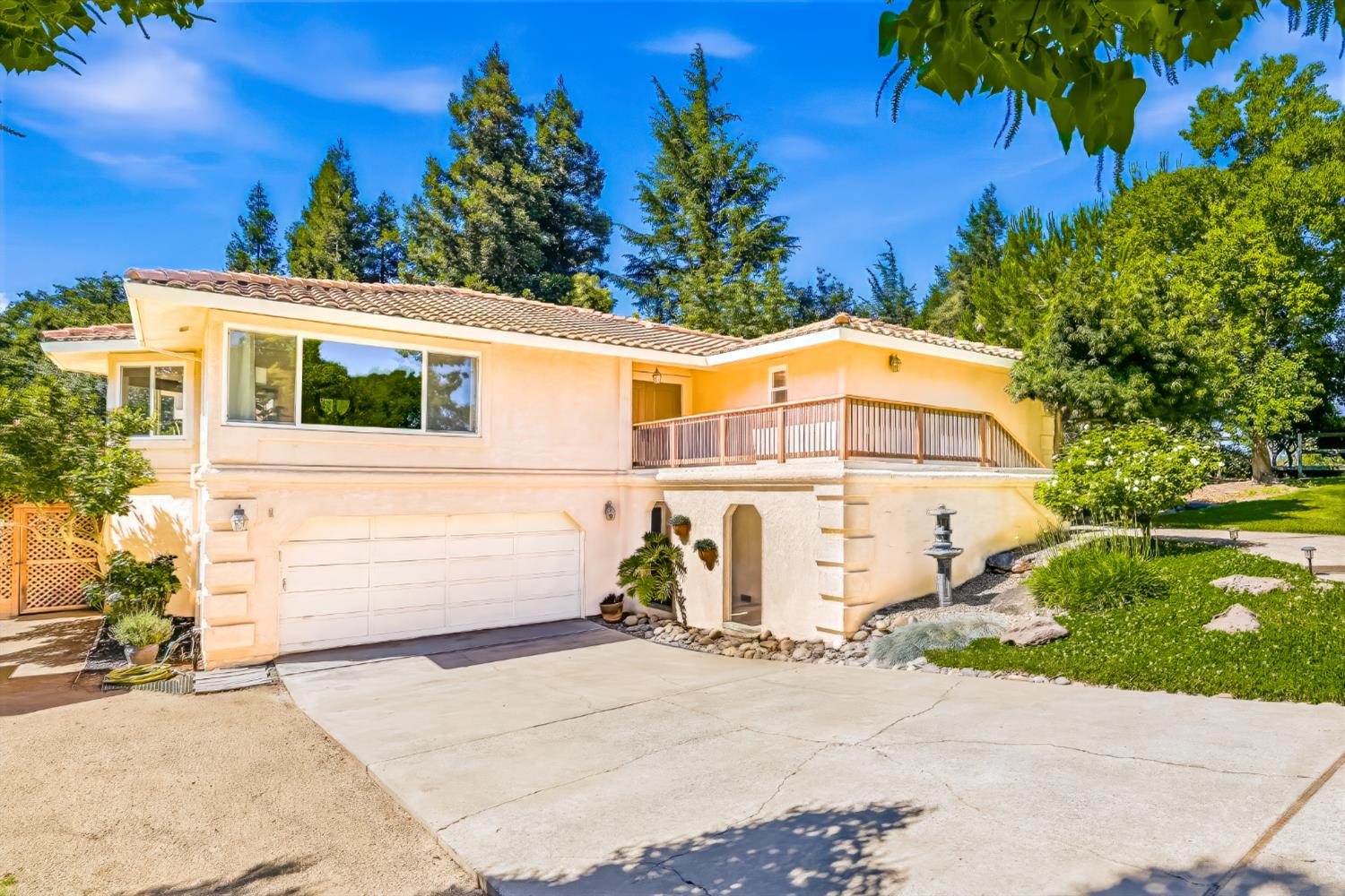 8918 Oak View Dr, Oakdale, CA 95361