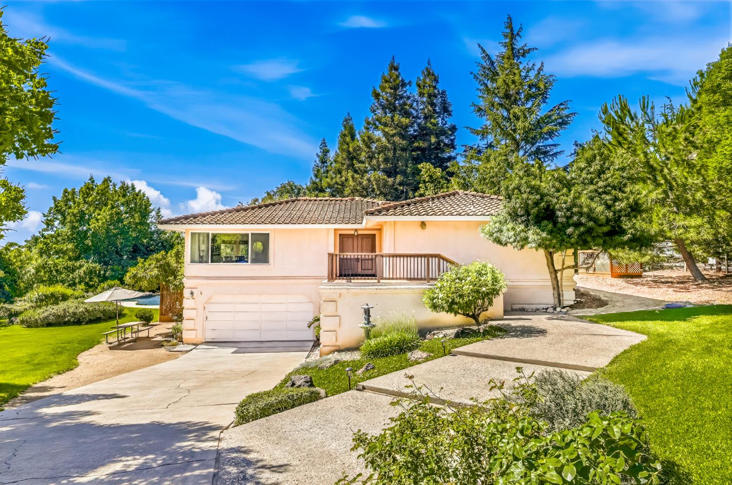 8918 Oak View Dr, Oakdale, CA 95361