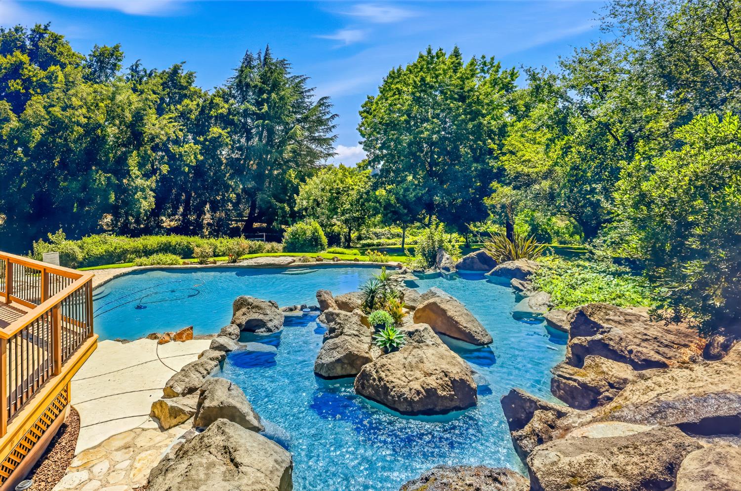 8918 Oak View Dr, Oakdale, CA 95361