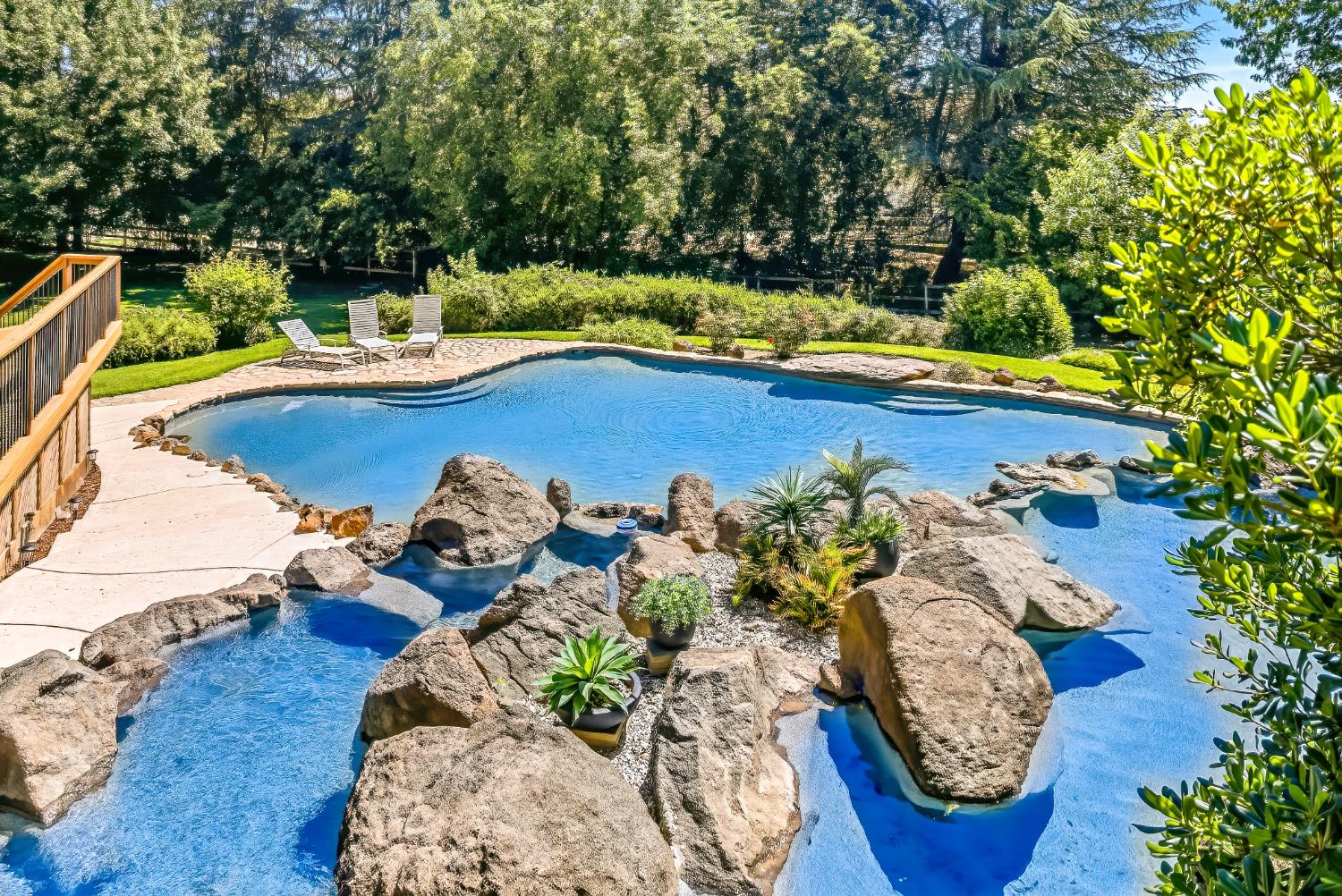 8918 Oak View Dr, Oakdale, CA 95361