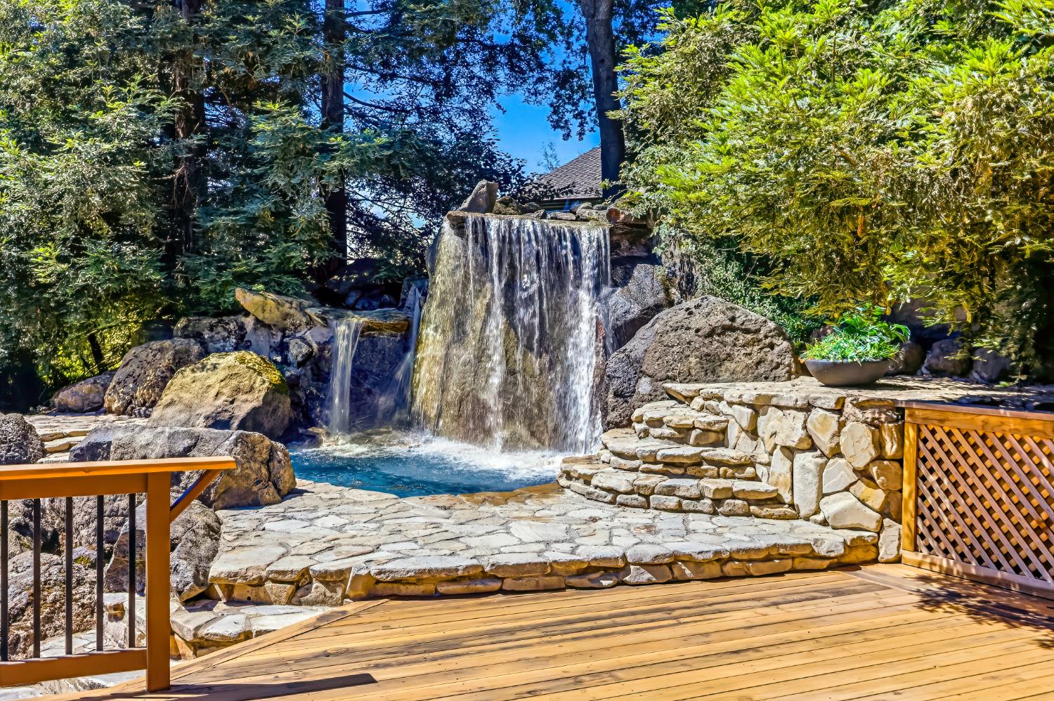 8918 Oak View Dr, Oakdale, CA 95361
