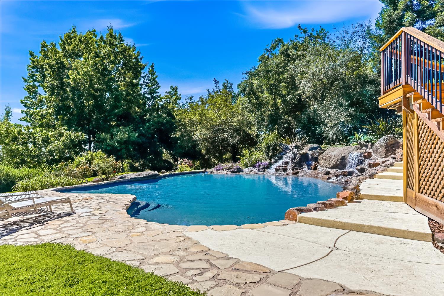 8918 Oak View Dr, Oakdale, CA 95361
