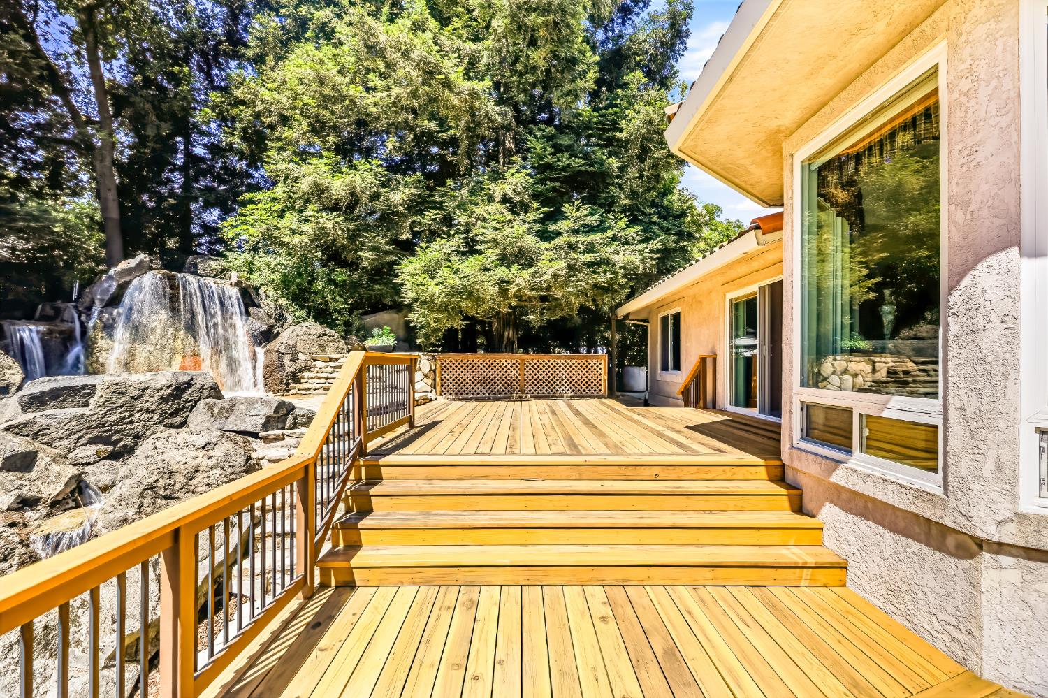 8918 Oak View Dr, Oakdale, CA 95361