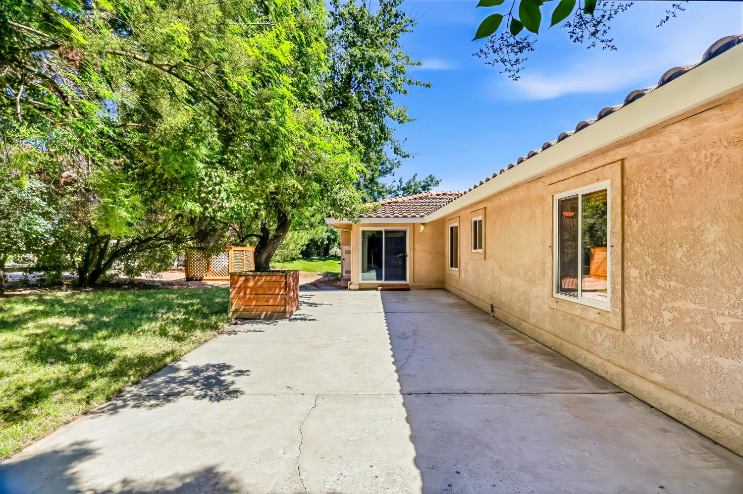 8918 Oak View Dr, Oakdale, CA 95361
