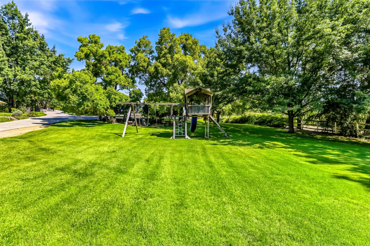 8918 Oak View Dr, Oakdale, CA 95361