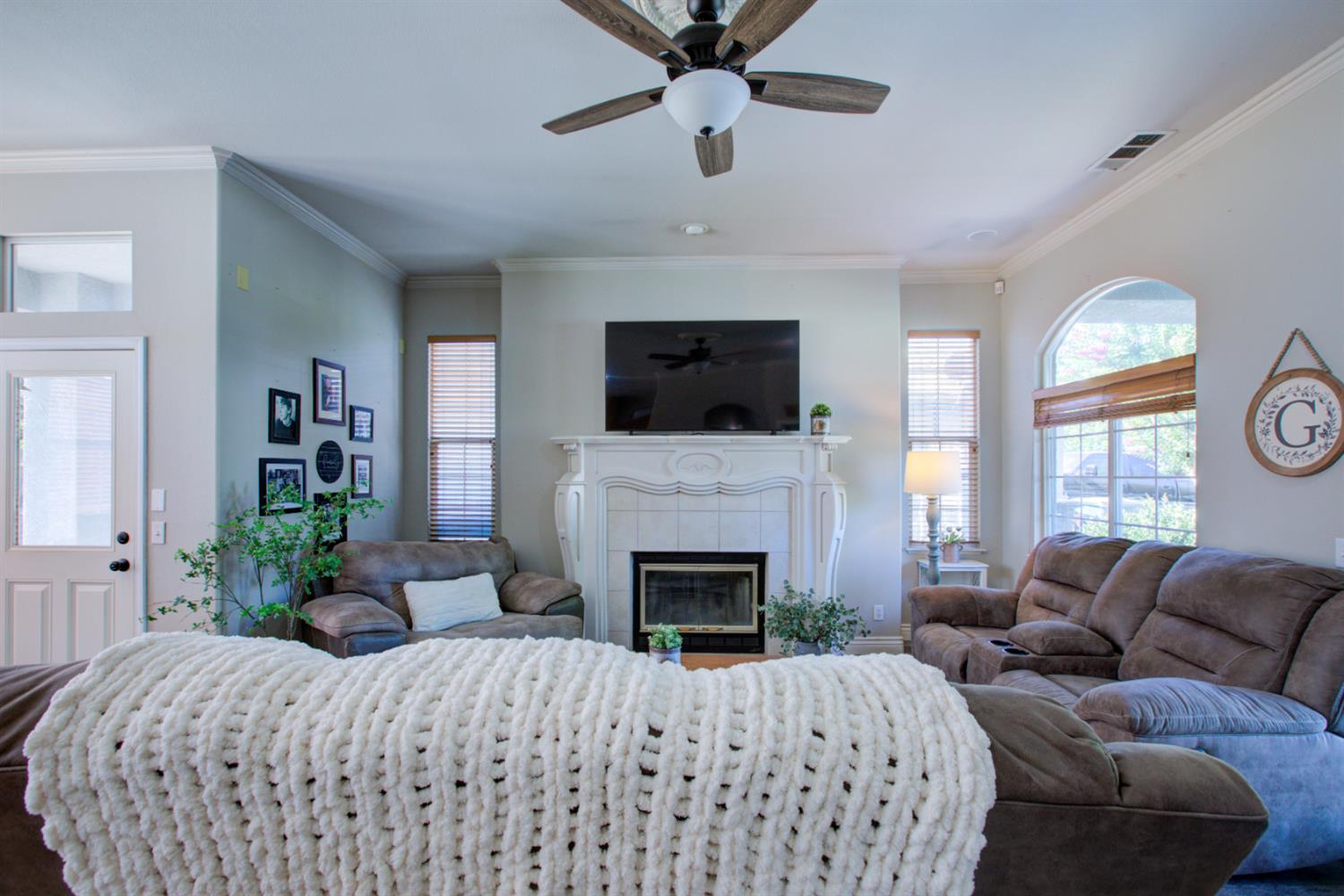 1704 Nutshell Ct, Hughson, CA 95326