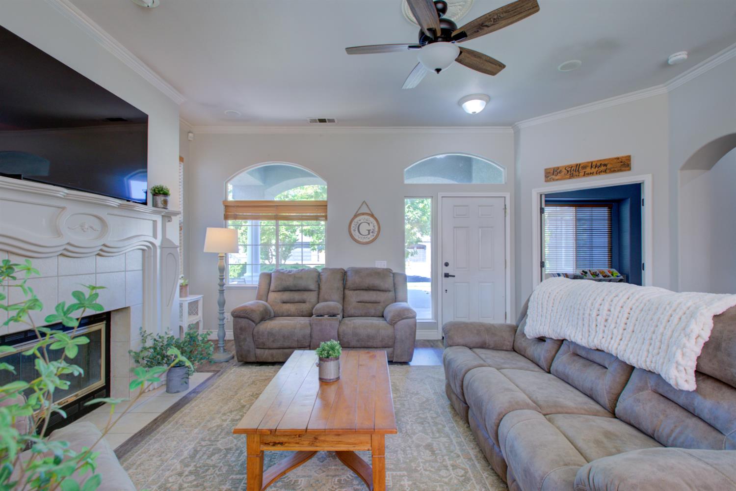 1704 Nutshell Ct, Hughson, CA 95326