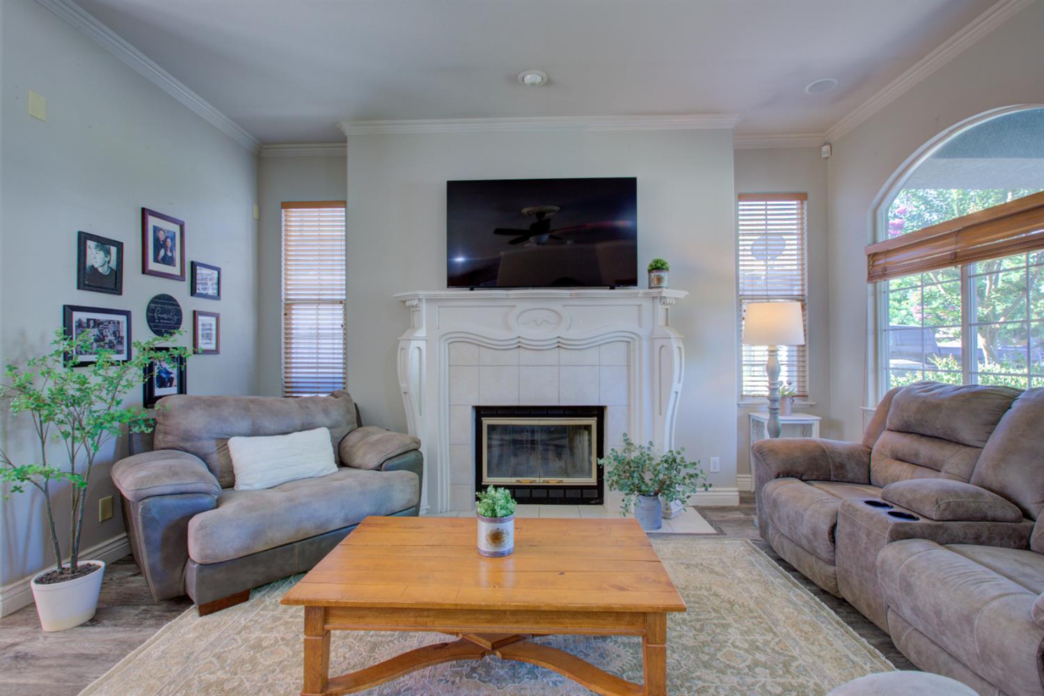 1704 Nutshell Ct, Hughson, CA 95326
