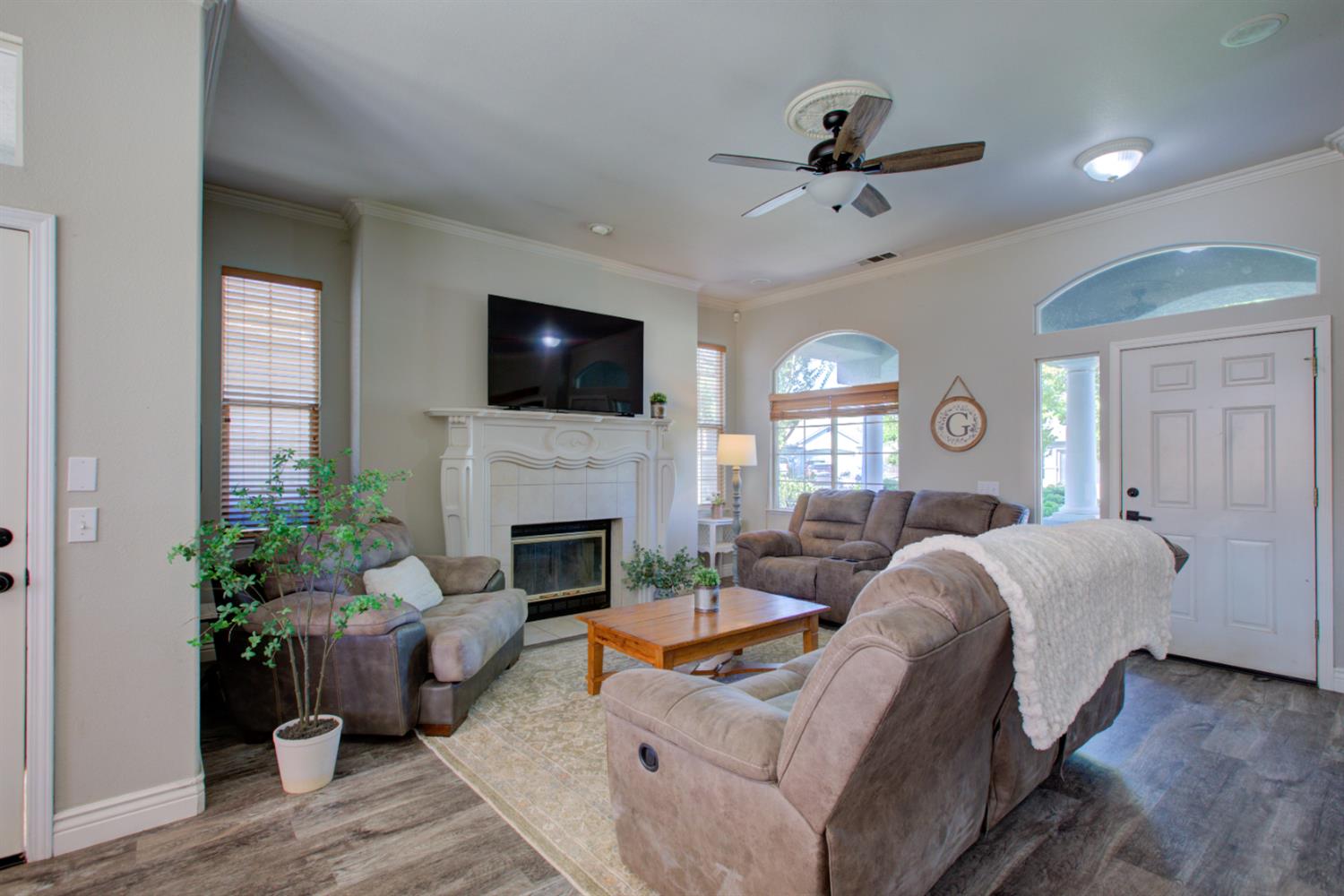 1704 Nutshell Ct, Hughson, CA 95326