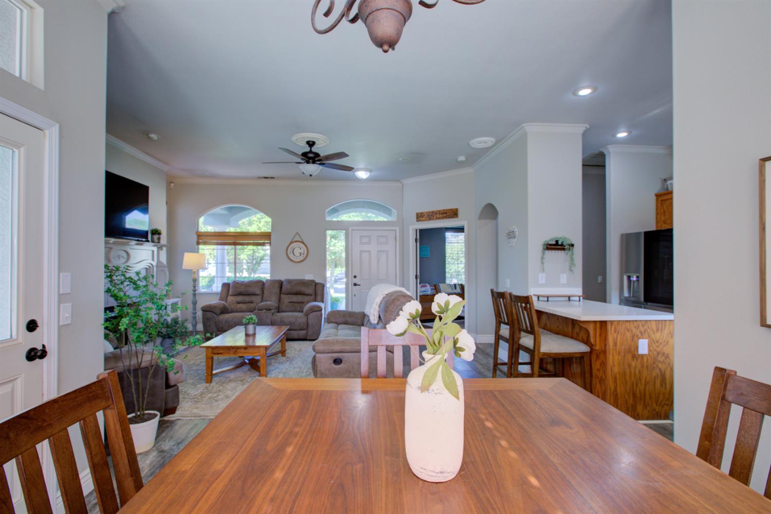 1704 Nutshell Ct, Hughson, CA 95326