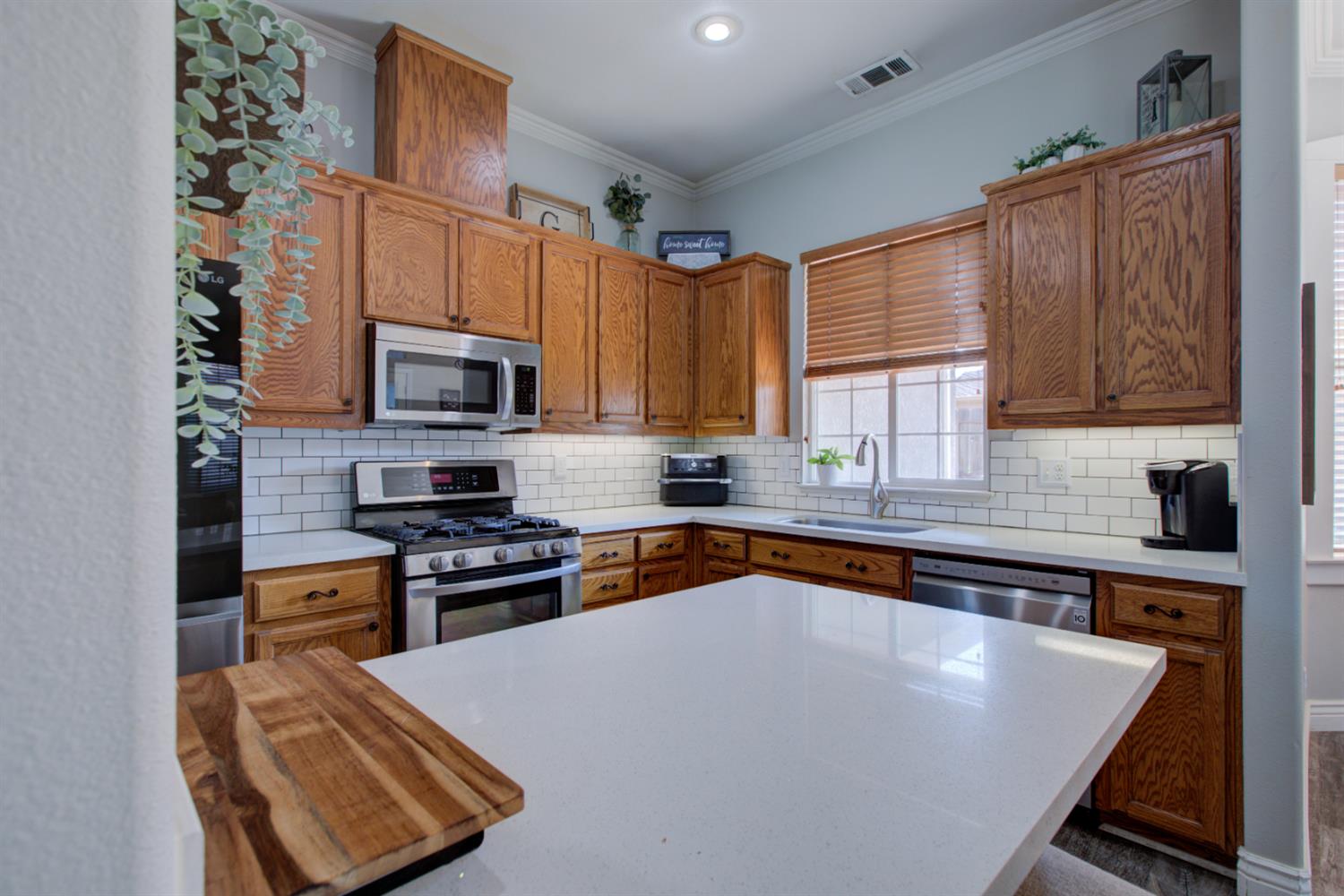 1704 Nutshell Ct, Hughson, CA 95326