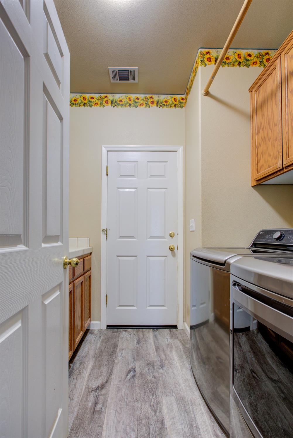 1704 Nutshell Ct, Hughson, CA 95326