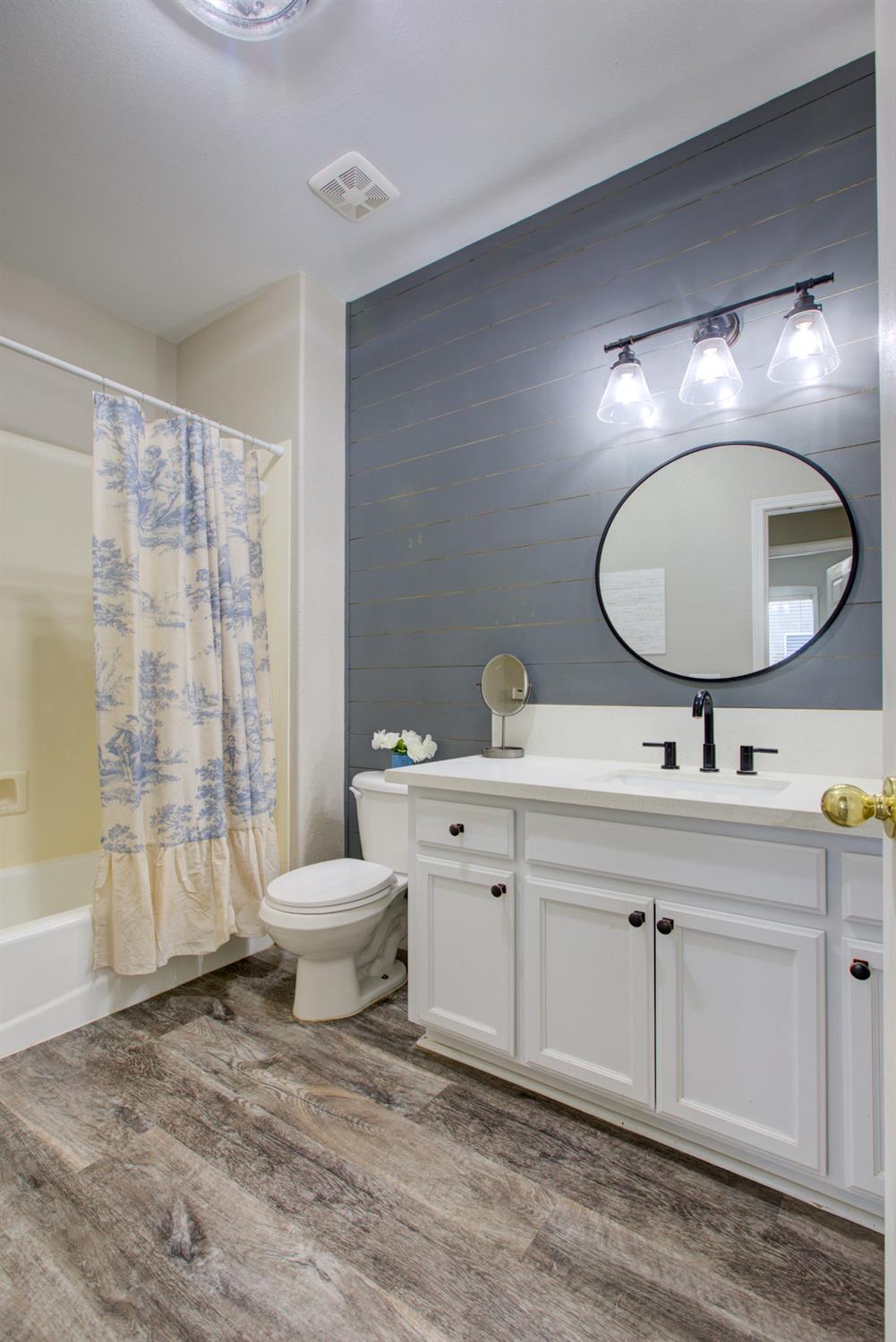1704 Nutshell Ct, Hughson, CA 95326