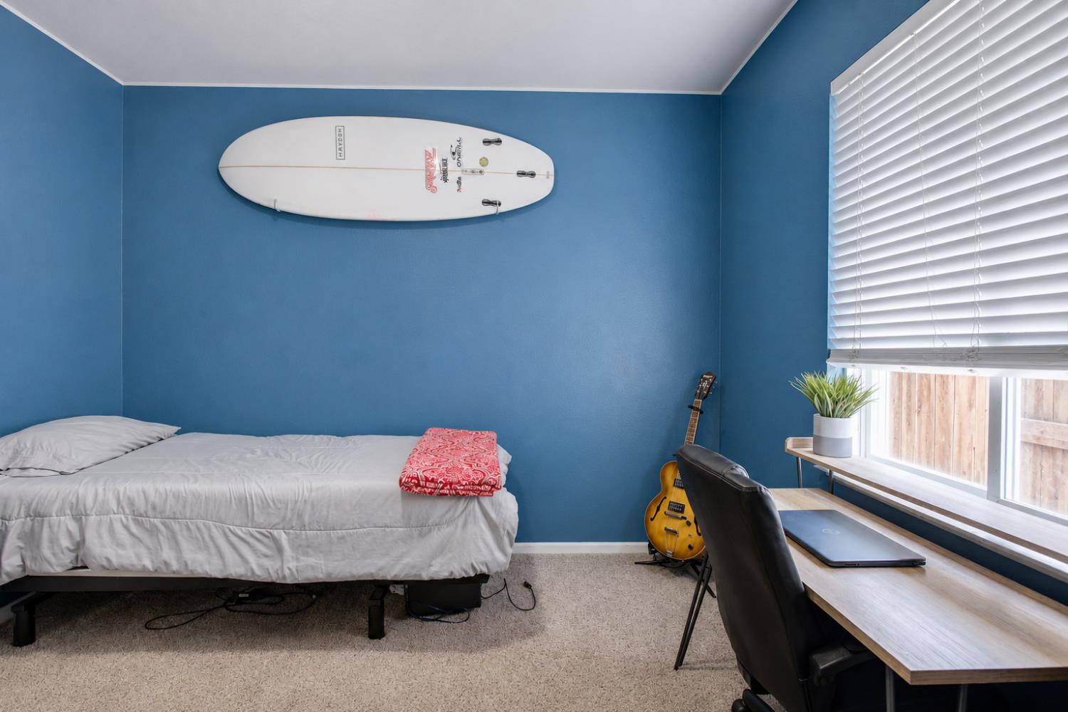 1704 Nutshell Ct, Hughson, CA 95326