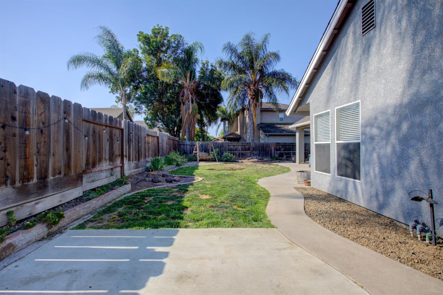 1704 Nutshell Ct, Hughson, CA 95326