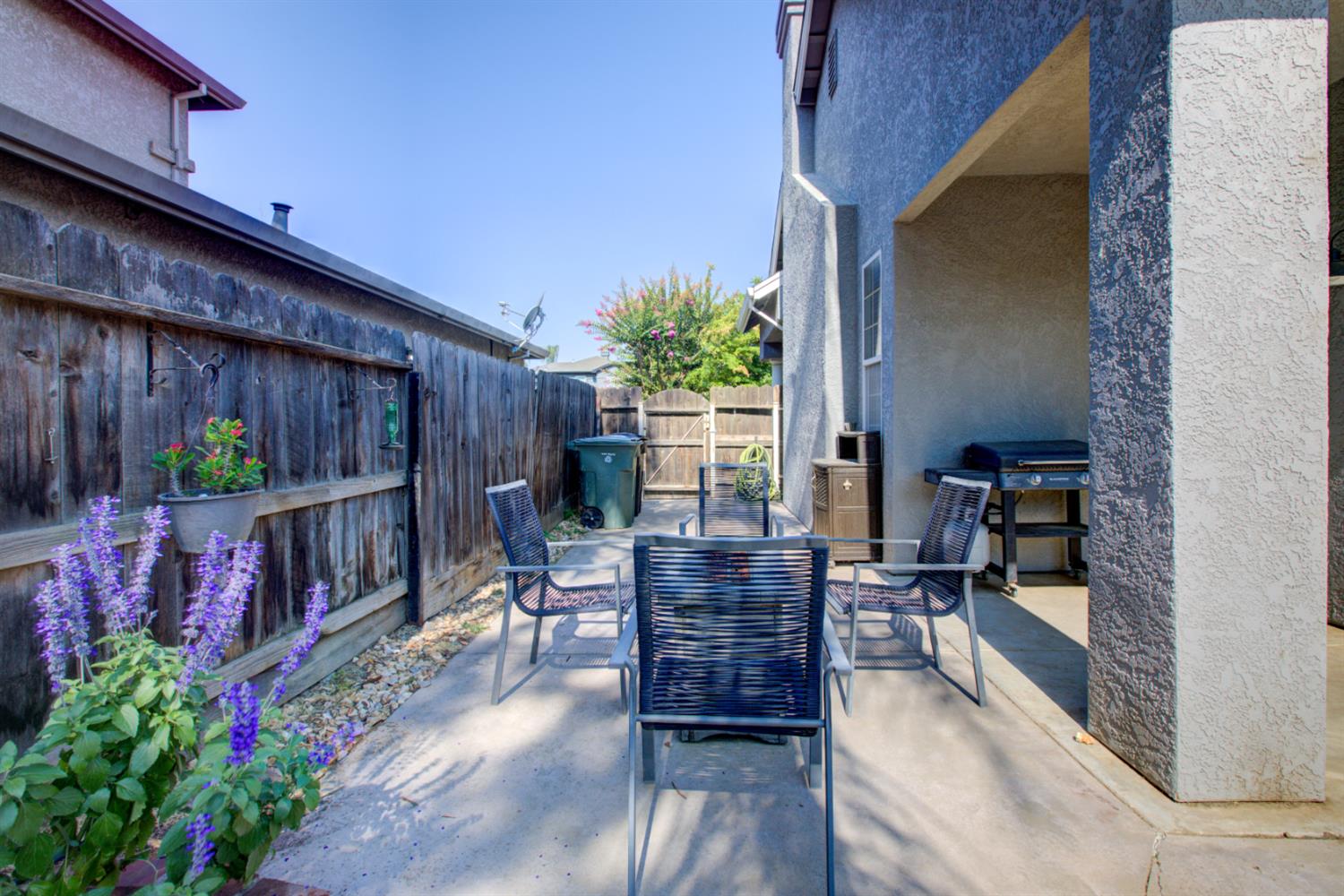 1704 Nutshell Ct, Hughson, CA 95326