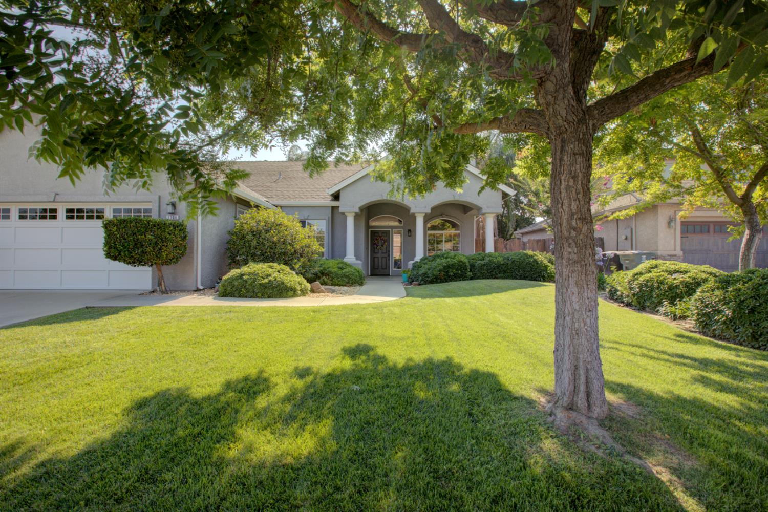 1704 Nutshell Ct, Hughson, CA 95326