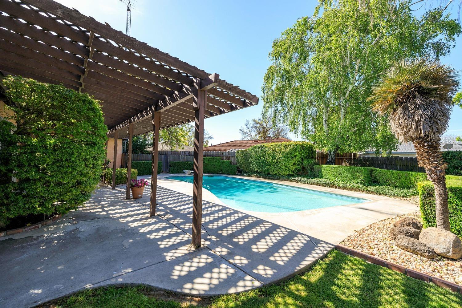 1221 Mist Flower Ct, Modesto, CA 95355