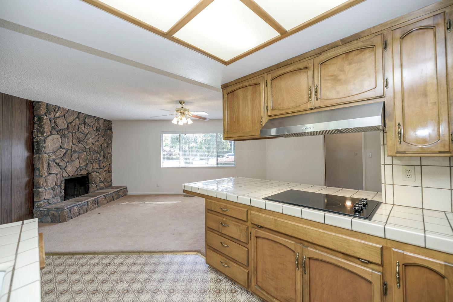 1221 Mist Flower Ct, Modesto, CA 95355