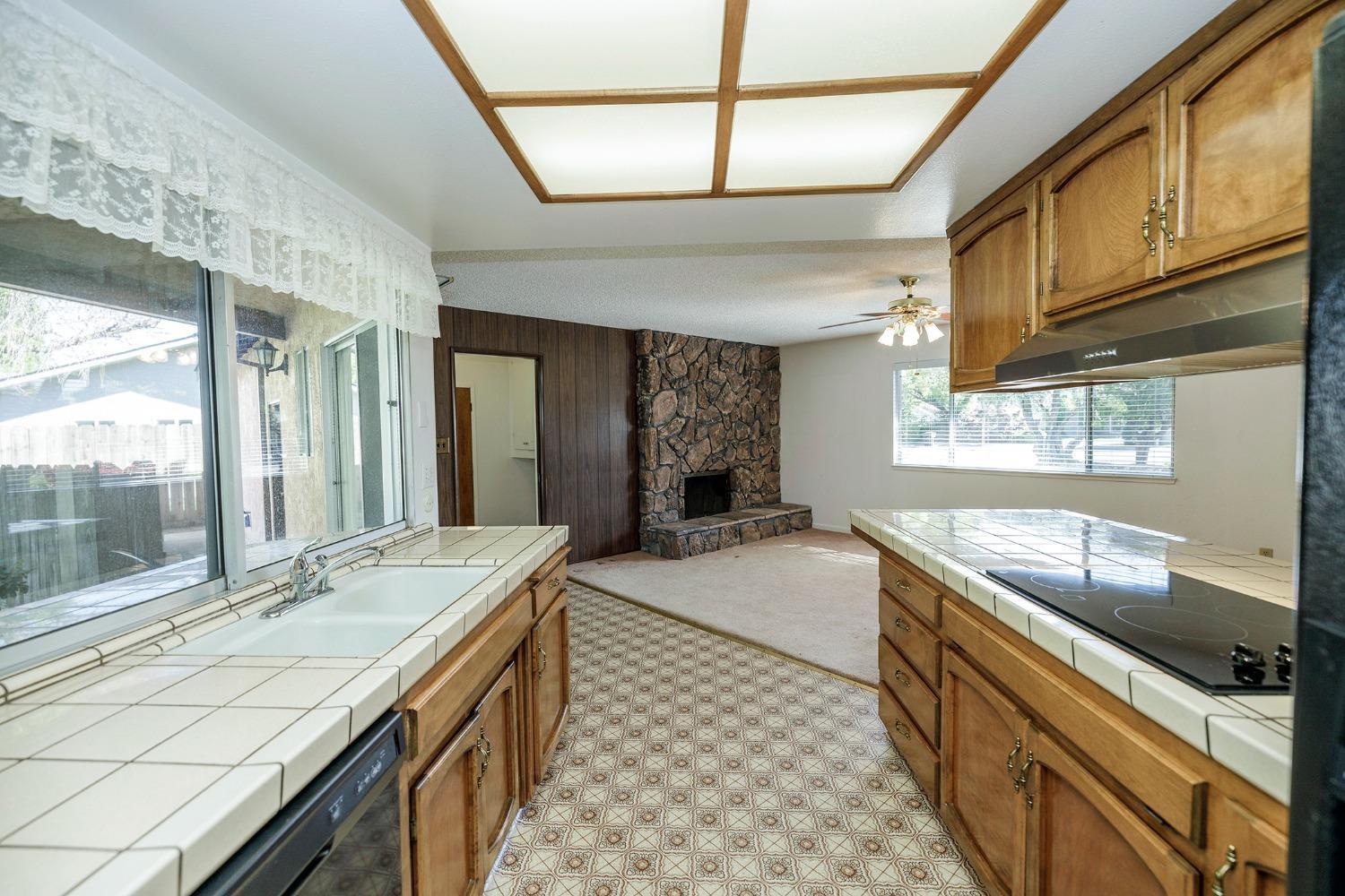 1221 Mist Flower Ct, Modesto, CA 95355