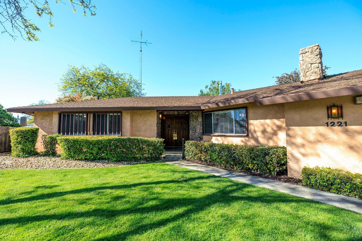 1221 Mist Flower Ct, Modesto, CA 95355