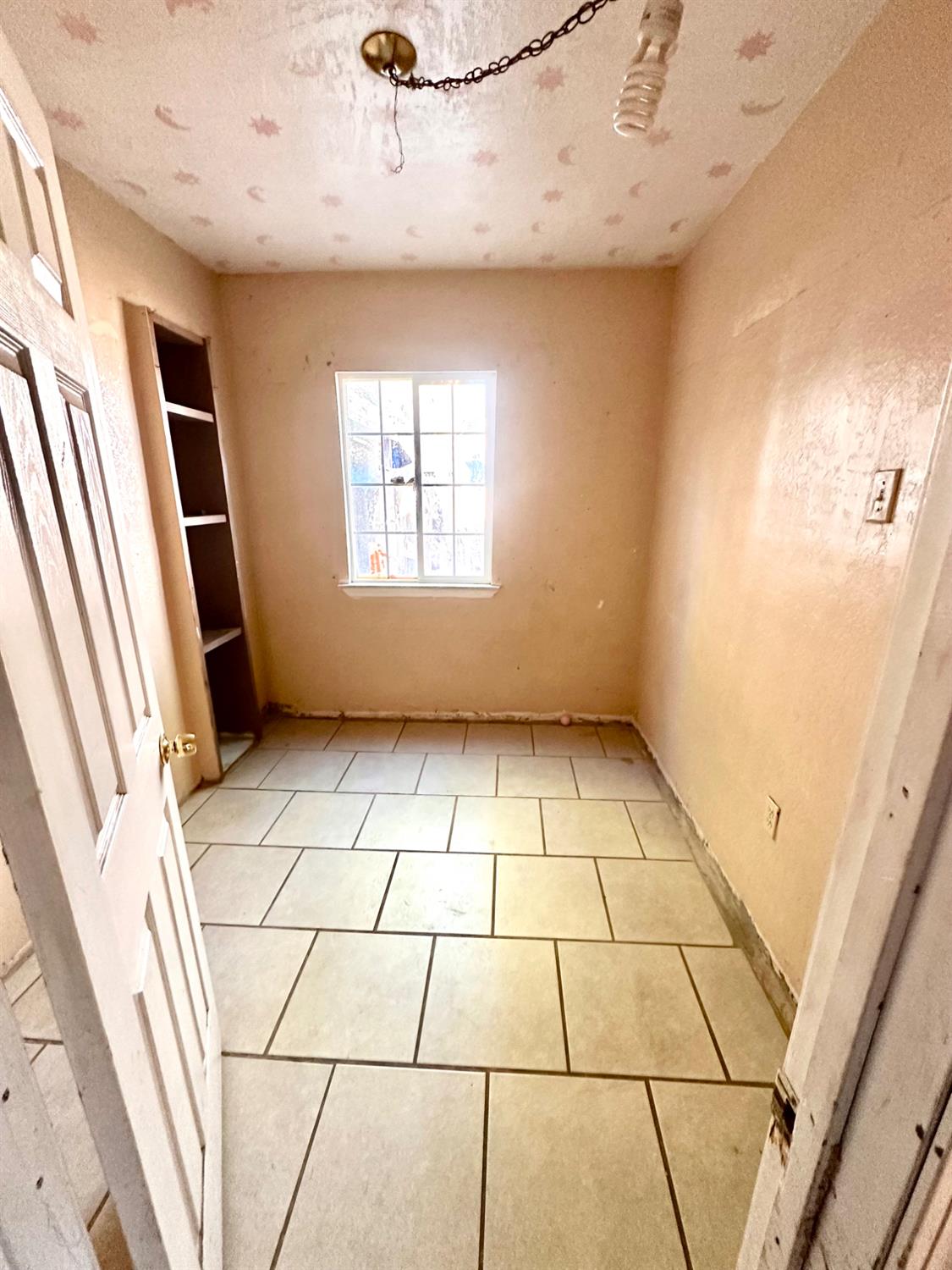 1924 Kenneth St, Modesto, CA 95351