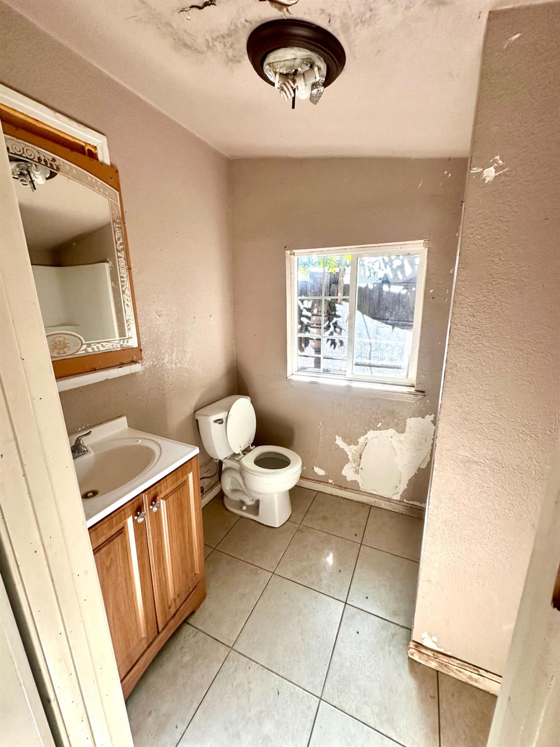 1924 Kenneth St, Modesto, CA 95351