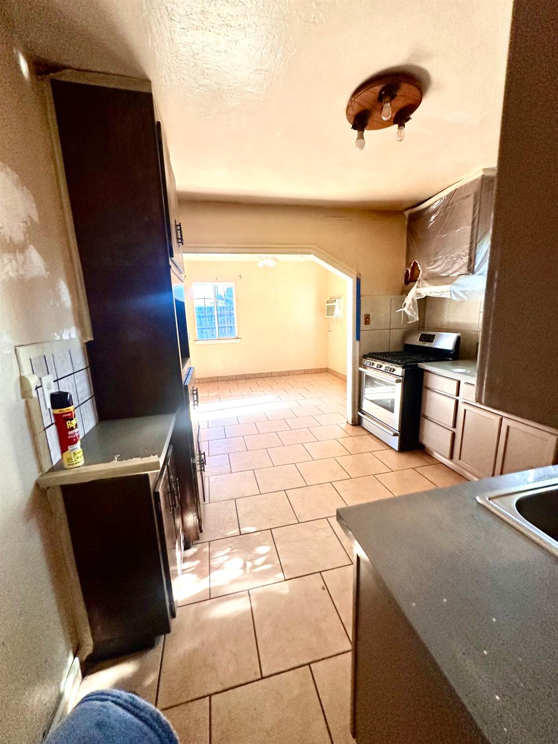 1924 Kenneth St, Modesto, CA 95351