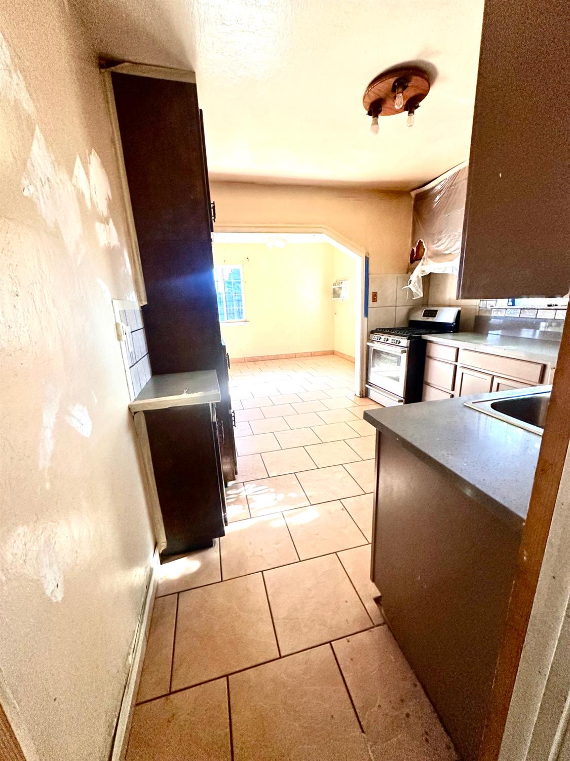 1924 Kenneth St, Modesto, CA 95351