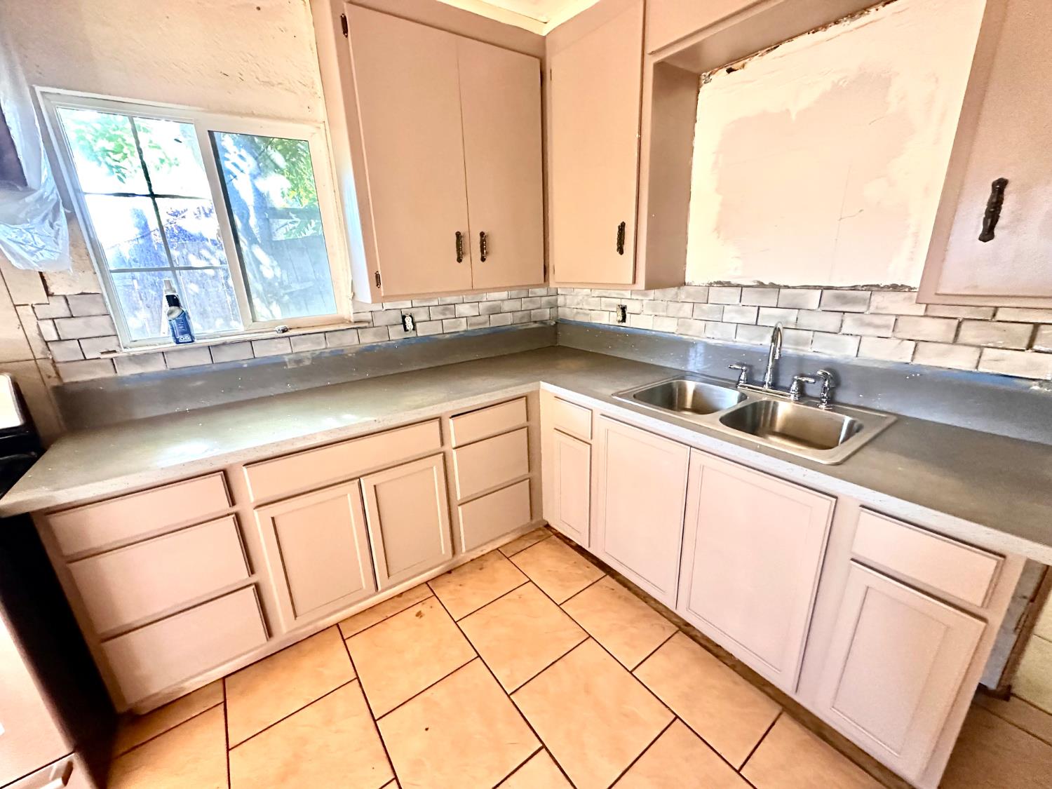1924 Kenneth St, Modesto, CA 95351