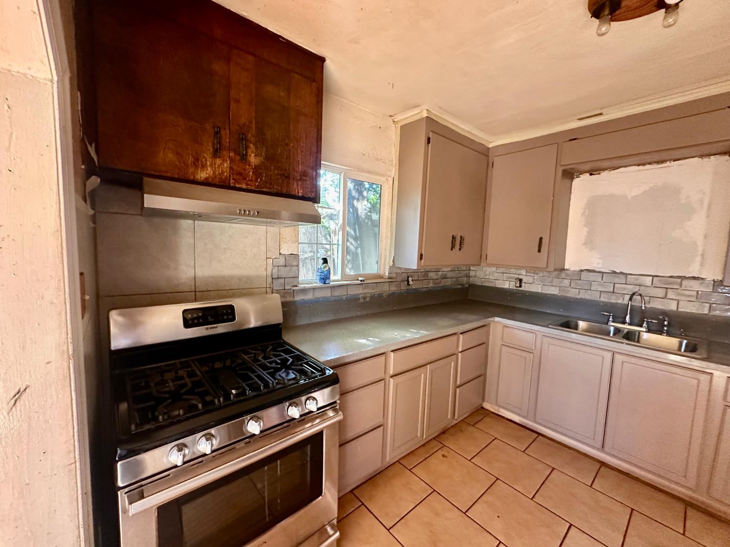 1924 Kenneth St, Modesto, CA 95351